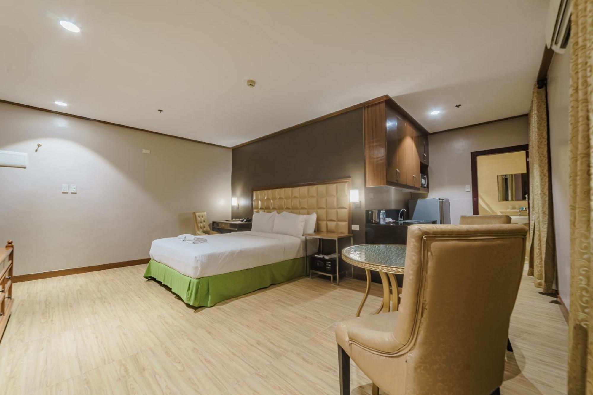 Robertson Hotel Naga  Exterior photo